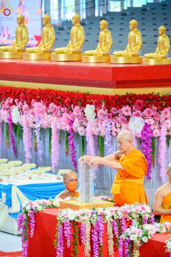 ภาพ No.79020:พิธีวางแผ่นจารึกชื่อ และพิธีวางพวงมาลัยสักการะพระบรมพุทธเจ้า ณ สภาธรรมกายสากล วัดพระธรรมกาย วันที่ 2 เมษายน พ.ศ. 2566