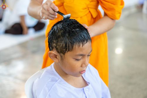 ภาพ No.78755:พิธีปลงผมนาคธรรมทายาท โครงการอบรมยุวธรรมทายาท มัชฌิมธรรมทายาท และธรรมทายาทรุ่นอุดมศึกษา ณ สภาธรรมกายสากล วัดพระธรรมกาย วันเสาร์ที่ 1 เมษายน พ.ศ. 2566