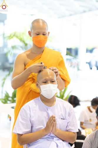 ภาพ No.83595:พิธีตัดปอยผมและปลงผม ในโครงการบรรพชาอุปสมบทหมู่ ธรรมทายาทรุ่นเข้าพรรษา ณ วัดพระธรรมกาย วันอาทิตย์ที่ 16 กรกฎาคม พ.ศ.2566
