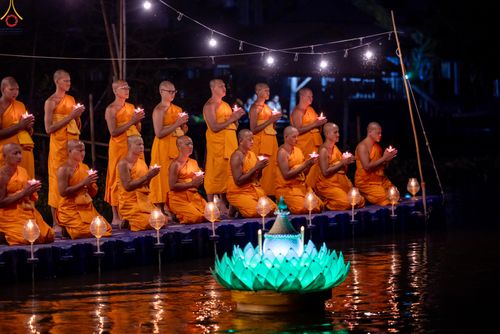 ภาพ No.301355:วันที่ 22 มกราคม พ.ศ. 2569 พิธีลอยประทีปธรรมถวายเป็นพุทธบูชา และบูชาธรรมมหาปูชนียาจารย์  ณ อนุสรณ์สถานลำดับที่ 5 สถานที่เผยแผ่วิชชาธรรมกายครั้งแรก อนุสรณ์สถานบางปลา วัดบางปลา อำเภอบางเลน จังหวัดนครปฐม ในโครงการธรรมยาตรา กตัญญูบูชา มหาปูชนียาจารย์ พระมงคล