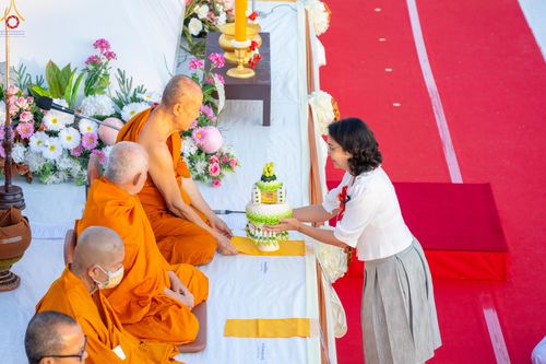 ภาพ No.282616:วันเสาร์ที่ 20 ธันวาคม พ.ศ.2568 พิธีตักบาตรพระ 10,000 รูป (ชุด 2) เนื่องในโอกาส 194 ปี จังหวัดกาญจนบุรี และอุทิศส่วนกุศลให้แด่บรรพชนทั้งหลาย บริเวณถนนสองแคว (Skywalk) เมืองกาญจนบุรี