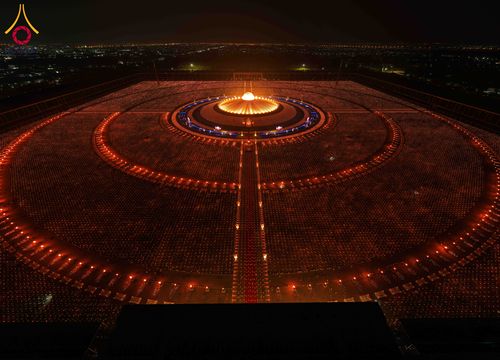 ภาพ No.312502:วันอังคารที่ 3 มีนาคม พ.ศ.2569 พิธีเวียนประทักษิณและจุดมาฆประทีป (ภาพชุดที่ 2) ณ ลานธรรมพระมหาธรรมกายเจดีย์ วัดพระธรรมกาย