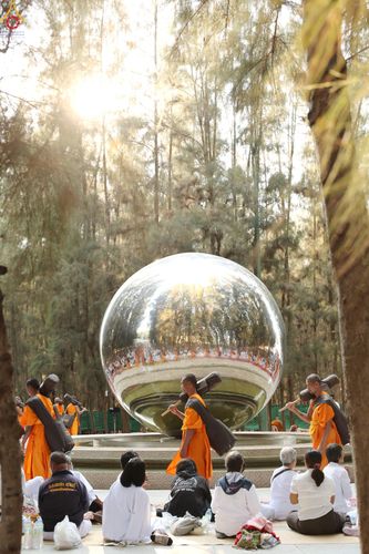 ภาพ No.292803:วันที่ 11 มกราคม พ.ศ. 2569 พิธีต้อนรับพระธรรมยาตรา ณ อนุสรณ์สถานลำดับที่ 3 สถานที่เกิดในเพศสมณะ วัดสองพี่น้อง อำเภอสองพี่น้อง จังหวัดสุพรรณบุรี ในโครงการธรรมยาตรา กตัญญูบูชา มหาปูชนียาจารย์ พระมงคลเทพมุนี(สด จนฺทสโร) พระผู้ปราบมาร อนุสรณ์สถาน 7 แห่ง ปีที