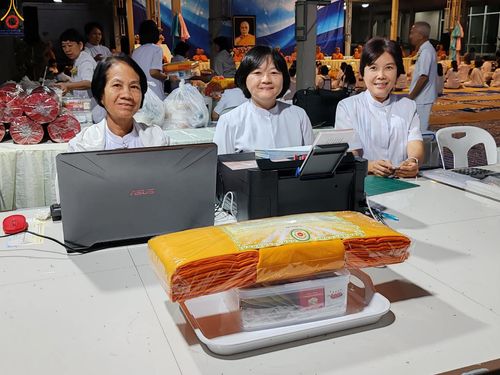 ภาพ No.296189:ภาพเบื้องหลังอาสาสมัครรวมใจ ชุดที่ 2 ในโครงการธรรมยาตรา กตัญญูบูชา มหาปูชนียาจารย์ พระมงคลเทพมุนี(สด จนฺทสโร) พระผู้ปราบมาร อนุสรณ์สถาน 7 แห่ง ปีที่ 14