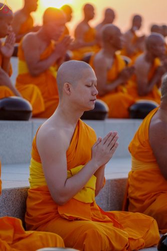 ภาพ No.279720:วันที่ 1 มกราคม พ.ศ.2569 พิธีตักบาตรในวันขึ้นปีใหม่ ณ ลานธรรม วัดพระธรรมกาย