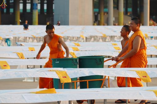 ภาพ No.321523:วันที่ 9-10 เมษายน พ.ศ.2569 การเตรียมงาน มัดถุงน้ำ ถ่วงขาโต๊ะไทยธรรม เพื่องานถวายมหาสังฆทาน 40,000 กว่าวัดทั่วประเทศ วันคุ้มครองโลก 22 เมษายน พ.ศ.2569 วัดพระธรรมกาย