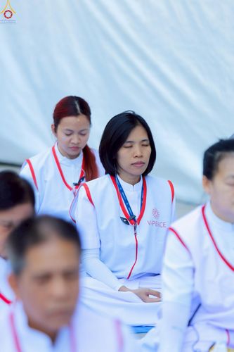 ภาพ No.295968:ภาพเบื้องหลังอาสาสมัครรวมใจ ชุดที่ 1 ในโครงการธรรมยาตรา กตัญญูบูชา มหาปูชนียาจารย์ พระมงคลเทพมุนี(สด จนฺทสโร) พระผู้ปราบมาร อนุสรณ์สถาน 7 แห่ง ปีที่ 14