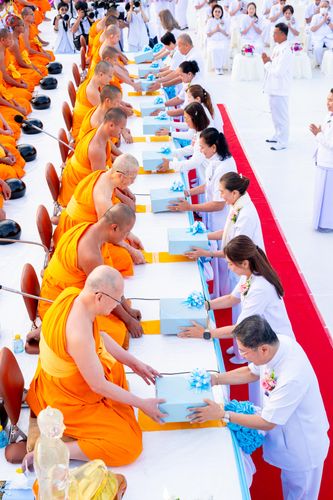 ภาพ No.302541:วันที่ 24 มกราคม พ.ศ. 2569 พิธีตักบาตรพระธรรมยาตรา ณ อนุสรณ์สถานลำดับที่ 5 สถานที่เผยแผ่วิชชาธรรมกายครั้งแรก อนุสรณ์สถานบางปลา วัดบางปลา อำเภอบางเลน จังหวัดนครปฐม ในโครงการธรรมยาตรา กตัญญูบูชา มหาปูชนียาจารย์ พระมงคลเทพมุนี(สด จนฺทสโร) พระผู้ปราบมาร อนุส