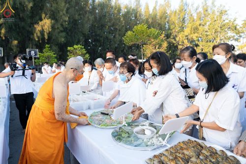 พิธีถวายภัตตาหารเป็นสังฆทาน แด่คณะพระธรรมยาตราฯ ในโครงการธรรมยาตรากตัญญูบูชา มหาปูชนียาจารย์ พระมงคลเทพมุนี(สด จนฺทสโร) พระผู้ปราบมาร อนุสรณ์สถาน 7 แห่ง ปีที่ 11 วันที่ 15 มกราคม พ.ศ. 2566