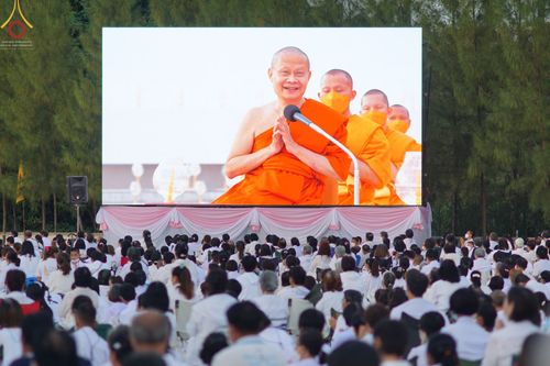 ภาพ No.70206:พิธีจุดประทีปถวายเป็นพุทธบูชา และบูชาธรรมมหาปูชนียาจารย์ ในโครงการธรรมยาตรากตัญญูบูชา มหาปูชนียาจารย์ พระมงคลเทพมุนี(สด จนฺทสโร) พระผู้ปราบมาร ปีที่ 11 ณ อนุสรณ์สถานลำดับที่ 2 สถานที่ตั้งมโนปณิธานบวชตลอดชีวิต อนุสรณ์สถานคลองบางนางแท่น อ.สามพราน จ.นครปฐม 