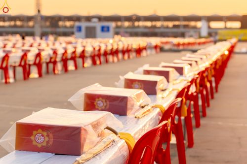 ภาพ No.322753:วันที่ 15-18 เมษายน พ.ศ.2569 การเเตรียมโต๊ะฉัน , เตรียมจุดพักค้าง , เรียงเก้าอี้ , เรียงกล่องไทยธรรม  เพื่องานถวายมหาสังฆทาน 40,000 กว่าวัดทั่วประเทศ วันคุ้มครองโลก 22 เมษายน พ.ศ.2569 วัดพระธรรมกาย