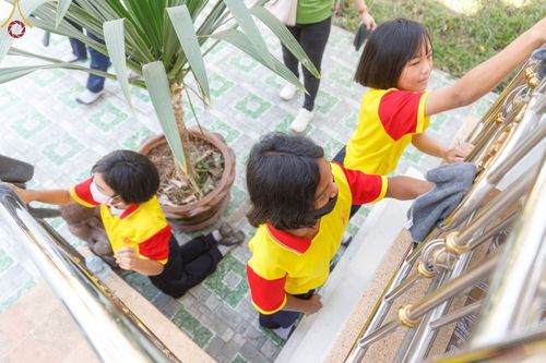 ภาพ No.71702:พระธรรมยาตรา ปฏิบัติศาสนกิจ ทำนุบำรุงศาสนสถาน, สวดธรรมจักร ,ปฏิบัติธรรม ร่วมกับชุมชน,นักเรียนเด็กดีวีสตาร์ และร่วมพิธีทอดผ้าป่าบำรุงศาสนสถาน ในโครงการธรรมยาตรากตัญญูบูชา มหาปูชนียาจารย์ พระมงคลเทพมุนี(สด จนฺทสโร) พระผู้ปราบมาร อนุสรณ์สถาน 7 แห่ง ปีที่ 11