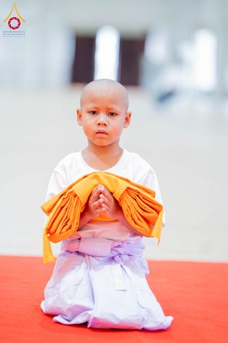 ภาพ No.318694:วันที่ 29 มีนาคม พ.ศ. 2569 พิธีเวียนประทักษิณ มอบผ้าไตร บรรพชาสามเณร  ณ ศูนย์อบรมเยาวชนกาญบุรี