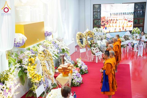 ภาพ No.315878:วันพฤหัสบดีที่ 26 มีนาคม พ.ศ. 2569 พิธีบำเพ็ญกุศล คุณพ่อณรงค์ จินตมากุล  สิริอายุ 99 ปี 11 เดือน โยมบิดา พระครูปลัดรัตนวีรวัฒน์ (รังสฤษดิ์ อิทฺธิจินตโก) ที่ปรึกษาเจ้าคณะจังหวัดปทุมธานี เจ้าอาวาสวัดพระธรรมกาย  ณ ห้องปลูกศรัทธา 2 วัดพระธรรมกาย ปทุมธานี