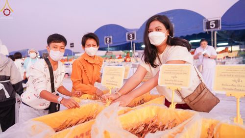 ภาพ No.73897:พิธีถวายภัตตาหารเป็นสังฆทาน แด่คณะพระธรรมยาตราฯ ในโครงการธรรมยาตรากตัญญูบูชา มหาปูชนียาจารย์ พระมงคลเทพมุนี(สด จนฺทสโร) พระผู้ปราบมาร อนุสรณ์สถาน 7 แห่ง ปีที่ 11 วันที่ 23 มกราคม พ.ศ. 2566