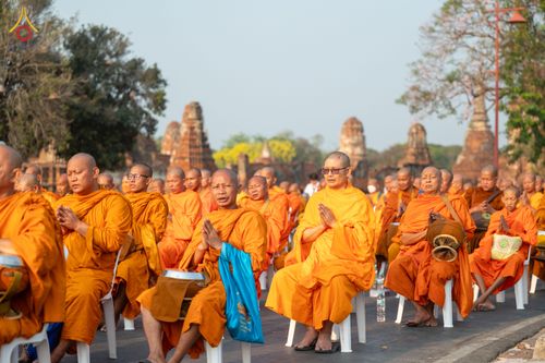 ภาพ No.318038:วันเสาร์ที่ 4 เมษายน พ.ศ. 2569 งานทำบุญเมืองใจกลางอยุธยา  ตักบาตรพระ 1,109 รูป ณ ถนนชีกุน หน้าวัดมหาธาตุ และวัดราชบูรณะ