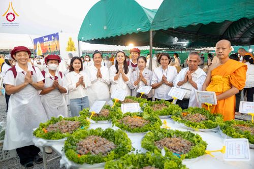 ภาพ No.297843:วันที่ 19 มกราคม พ.ศ. 2569 พิธีถวายภัตตาหารเป็นสังฆทาน แด่พระธรรมยาตรา ณ อนุสรณ์สถานบางปลา วัดบางปลา อำเภอบางเลน จังหวัดนครปฐม ในโครงการธรรมยาตรา กตัญญูบูชา มหาปูชนียาจารย์ พระมงคลเทพมุนี(สด จนฺทสโร) พระผู้ปราบมาร อนุสรณ์สถาน 7 แห่ง ปีที่ 14