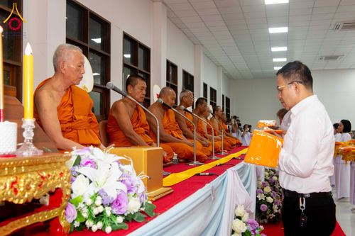 ภาพ No.316239:วันเสาร์ที่ 28 มีนาคม พ.ศ. 2569 พิธีบำเพ็ญกุศล คุณพ่อณรงค์ จินตมากุล  สิริอายุ 99 ปี 11 เดือน โยมบิดา พระครูปลัดรัตนวีรวัฒน์ (รังสฤษดิ์ อิทฺธิจินตโก) ที่ปรึกษาเจ้าคณะจังหวัดปทุมธานี เจ้าอาวาสวัดพระธรรมกาย  ณ ห้องปลูกศรัทธา 2 วัดพระธรรมกาย ปทุมธานี