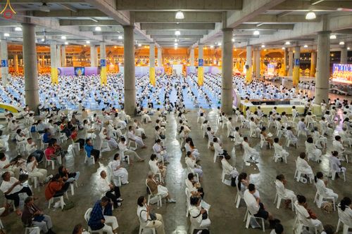 ภาพ No.280365:วันที่ 31 ธันวาคม พ.ศ.2568 -วันที่ 1 มกราคม พ.ศ.2569 พิธีฉลองชัยสวดมนต์บทธัมมจักกับปปวัตนสูตร ครบ 8,000,000,000 จบ , พิธีสวดมนต์ข้ามปี ณ วัดพระธรรมกาย