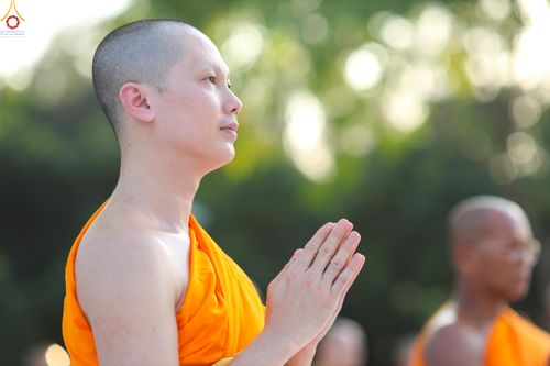 ภาพ No.281612:วันที่ 24 ธันวาคม พ.ศ.2568 พระธรรมยาตรา ปฏิบัติธรรม และถ่ายภาพหมู่ประวัติศาสตร์ ณ ลานหน้ามหาวิหารพระมงคลเทพมุนีฯ วัดพระธรรมกาย