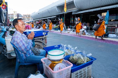 ภาพ No.106173:พิธีต้อนรับพระธรรมยาตรา ชุด 2 ในโครงการธรรมยาตรากตัญญูบูชา มหาปูชนียาจารย์  พระมงคลเทพมุนี(สด จนฺทสโร) พระผู้ปราบมาร  อนุสรณ์สถาน 7 แห่ง ปีที่ 12  วันที่ 3 มกราคม พ.ศ. 2567  ณ อนุสรณ์สถานโลตัสแลนด์ จ.สุพรรณบุรี