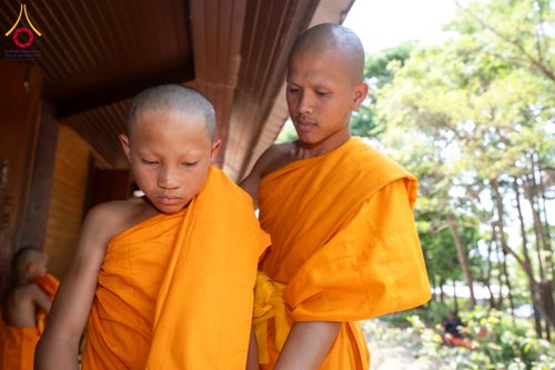 ภาพ No.317698:วันพฤหัสบดีที่ ๒ เมษายน พ.ศ.๒๕๖๙ พิธีบรรพชาสามเณรภาคฤดูร้อน น้อมบูชาธรรมอายุวัฒนมงคล ๘๒ ปี หลวงพ่อธัมมชโย และ ถวายเป็นพระราชกุศลแด่ สมเด็จพระกนิษฐาธิราชเจ้ากรมสมเด็จพระเทพรัตน์ราชสุดาฯ สยามบรมราชกุมารี รุ่นที่ ๑๓ ณ วัดทุ่งเจริญธรรม อำเภออมก๋อย จังหวัดเชี