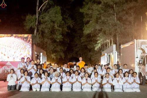 ภาพ No.301579:ภาพเบื้องหลังอาสาสมัครรวมใจ ชุดที่ 4 ในโครงการธรรมยาตรา กตัญญูบูชา มหาปูชนียาจารย์ พระมงคลเทพมุนี(สด จนฺทสโร) พระผู้ปราบมาร อนุสรณ์สถาน 7 แห่ง ปีที่ 14