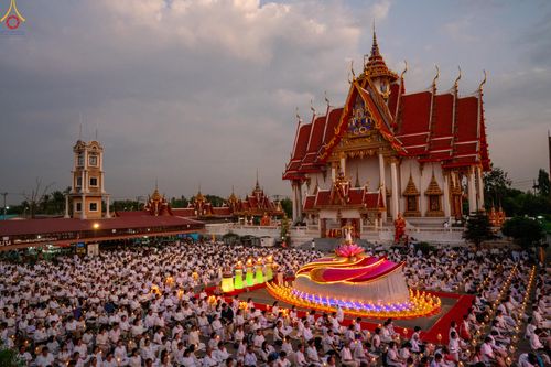 ภาพ No.297240:วันที่ 17 มกราคม พ.ศ. 2569 พิธีจุดประทีปถวายเป็นพุทธบูชา และบูชาธรรมมหาปูชนียาจารย์ (ภาพชุดที่ 2) ณ วัดโบสถ์บน ต.บางคูเวียง จ.นนทบุรี อนุสรณ์สถานลำดับที่ 4 สถานที่เกิดด้วยกายธรรม ในโครงการธรรมยาตรา กตัญญูบูชา มหาปูชนียาจารย์ พระมงคลเทพมุนี(สด จนฺทสโร) พร