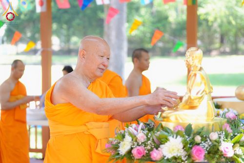 ภาพ No.321641:วันอาทิตย์ที่ 12 เมษายน พ.ศ.2569 กิจกรรมงานบุญวันสงกรานต์ (ตักบาตร ขอขมาพ่อแม่ สรงน้ำพระ รดน้ำขอพร) ณ วัดพระธรรมกายจอร์เจีย ประเทศสหรัฐอเมริกา