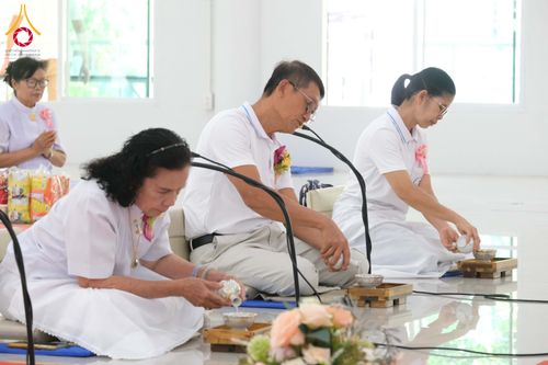 ภาพ No.320904:วันเสาร์ที่ 11 เมษายน พ.ศ.2569 พิธีตักบาตรฉลองสามเณรใหม่ ณ ศูนย์อบรมเยาวชนนครปฐม