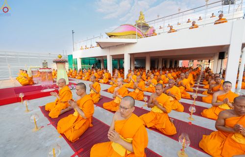 ภาพ No.302785:วันที่ 24 มกราคม พ.ศ. 2569 พิธีจุดประทีปธรรมถวายเป็นพุทธบูชา  และบูชาธรรมมหาปูชนียาจารย์  ณ อาคารธรรมยาตรา กตัญญูบูชามหาปูชนียาจารย์  ตรงข้ามวัดปากน้ำภาษีเจริญ จ.กรุงเทพมหานคร ในโครงการธรรมยาตรา กตัญญูบูชา มหาปูชนียาจารย์ พระมงคลเทพมุนี(สด จนฺทสโร) พระผู