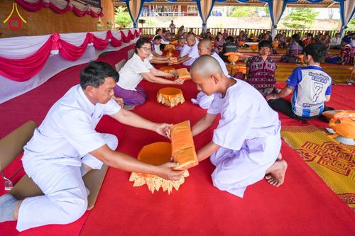 ภาพ No.317655:วันพฤหัสบดีที่ ๒ เมษายน พ.ศ.๒๕๖๙ พิธีบรรพชาสามเณรภาคฤดูร้อน น้อมบูชาธรรมอายุวัฒนมงคล ๘๒ ปี หลวงพ่อธัมมชโย และ ถวายเป็นพระราชกุศลแด่ สมเด็จพระกนิษฐาธิราชเจ้ากรมสมเด็จพระเทพรัตน์ราชสุดาฯ สยามบรมราชกุมารี รุ่นที่ ๑๓ ณ วัดทุ่งเจริญธรรม อำเภออมก๋อย จังหวัดเชี