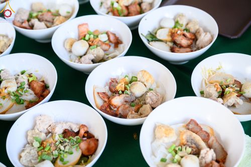 ภาพ No.81190:พิธีถวายสังฆทานแด่คณะสงฆ์ 323 วัด พิธีมอบกองทุนหนุนแรงใจช่วยครูใต้ และพิธีทำบุญอุทิศส่วนกุศลแด่ผู้วายชนม์ในเหตุการณ์ความไม่สงบ ๔ จังหวัดชายแดนภาคใต้  ปีที่ 19 ครั้งที่ 162 วันเสาร์ที่ 27 พฤษภาคม พ.ศ. 2566 ณ ศูนย์ปฏิบัติธรรมภาคใต้ อ.บางกล่ำ จ.สงขลา