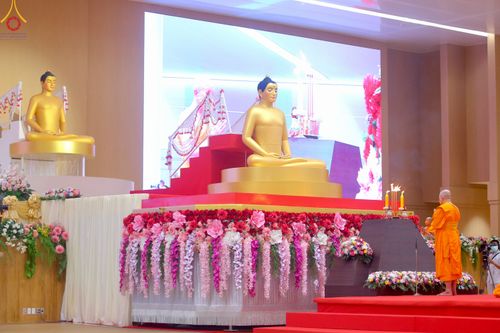 ภาพ No.84669:พิธีบรรจุพระบรมสารีริกธาตุภายในเกตุดอกบัวตูม องค์พระประธาน ณ ห้องแก้วสารพัดนึก 2 วัดพระธรรมกาย ในวันอาสาฬหบูชา อังคารที่ 1 สิงหาคม พ.ศ.2566