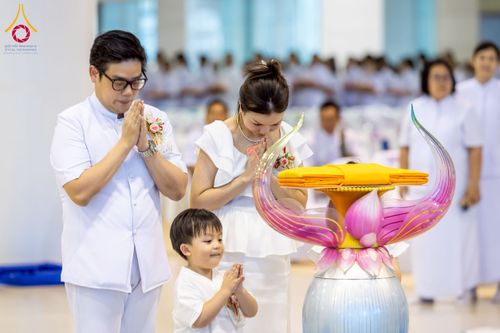 ภาพ No.215640:วันอาทิตย์ต้นเดือนที่ 6 เมษายน พ.ศ. 2568 ขบวนอัญเชิญผ้าป่าสมทบ มหาสังฆทาน 40,000 กว่าวัดทั่วประเทศ ณ สภาธรรมกายสากล วัดพระธรรมกาย