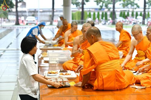 ภาพ No.182306:พิธีถวายภัตตาหารเมนูสวรรค์ "เพื่อการบรรลุธรรม" วันเสาร์ที่ 14 ธันวาคม พ.ศ. 2567 ณ หอฉันคุณยายอาจารย์ฯ วัดพระธรรมกาย