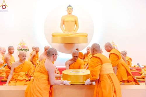 ภาพ No.91215:พิธีสมโภชพระประธาน "พระธรรมกาย" , พิธีเปิดไฟมงคลและเปิดไฟส่องสว่างรัศมีดวงธรรมพระประธาน "พระธรรมกาย" , พิธีทอดผ้าป่าภาคพื้น 19 วัดศูนย์สาขาภาคพื้นอเมริกา  และพิธีมุทิตาสักการะพระมหาเถระ พระเถระ ประจำปี 2566 วันอาทิตย์ที่ 15 ตุลาคม พ.ศ. 2566