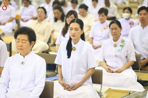 ภาพ No.219368:วันอังคารที่ 22 เมษายน พ.ศ. 2568 พิธีมอบปัจจัยช่วยเหลือครู 4 จังหวัดชายแดนภาคใต้ , พิธีกล่าวคำถวายอุปกรณ์ เพื่อเตรียมการต้อนรับคณะสงฆ์ฯ , พิธีกล่าวคำถวายภัตตาหารเป็นสังฆทาน , คณะสงฆ์ฉันภัตตาหารเพล  เนื่องในวันคุ้มครองโลก พิธีถวายมหาสังฆทานแด่คณะสงฆ์