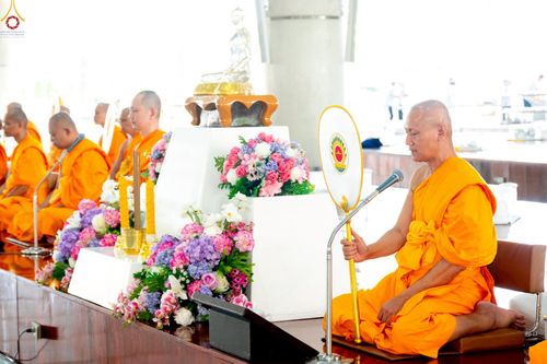 ภาพ No.234805:วันศุกร์ที่ 25 กรกฎาคม พ.ศ. 2568 (วันพระ แรม 15 ค่ำ เดือน 8) พิธีบุพเปตพลี ครั้งที่ 167 ร่วมอุทิศบุญแด่หมู่ญาติที่ล่วงลับไปแล้ว และสืบทอดอายุพระพุทธศาสนา ณ หอฉันคุณยายอาจารย์ฯ วัดพระธรรมกาย