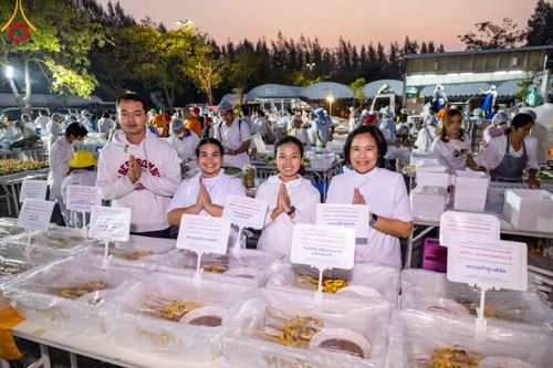 ภาพ No.110969:พิธีถวายภัตตาหารเป็นสังฆทาน แด่คณะพระธรรมยาตราฯ ในโครงการธรรมยาตรา กตัญญูบูชา มหาปูชนียาจารย์ พระมงคลเทพมุนี(สด จนฺทสโร) พระผู้ปราบมาร อนุสรณ์สถาน 7 แห่ง ปีที่ 12 วันที่ 13 มกราคม พ.ศ. 2567 ณ อนุสรณ์สถานมหาวิหารพระมงคลเทพมุนี  (โลตัสแลนด์) อ.สองพี่น้อง จ