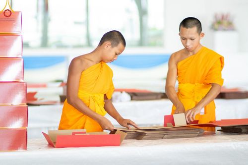 ภาพ No.210838:วันที่ 15 มีนาคม พ.ศ. 2568  บุญบรรจุกล่องไทยธรรม เพื่อถวายแด่พระสังฆาธิการ 40,000 กว่าวัดทั่วไทย ในวันคุ้มครองโลก 22 เมษายน พ.ศ. 2568