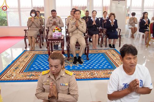 ภาพ No.59085:พิธีปลงผมและแห่นาคธรรมทายาท ในโครงการบรรพชาสามเณร ภาคฤดูร้อน เฉลิมพระเกียรติพระบาทสมเด็จพระเจ้าอยู่หัว เนื่องในโอกาส  พระราชพิธีมหามงคลเฉลิมพระชนมพรรษา 6 รอบ  ปลงผมนาคในวันที่ 21 เมษายน พ.ศ 2567 ณ วัดกลางธนรินทร์ (ธรรมอุทยานบ้านแป้ง)