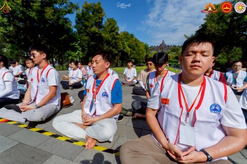 ภาพ No.224713:วันที่ 11 -12 พฤษภาคม พ.ศ. 2568 คณะพระอาจารย์ เจ้าหน้าที่ อาสาสมัคร นักศึกษา ทั้งชาวอินโดนีเซีย และชาวไทย ร่วมแรงร่วมใจ เตรียมงาน เก็บงาน ในวันวิสาขบูชา ณ พระมหาเจดีย์บรมพุทโธ ประเทศอินโดนีเซีย