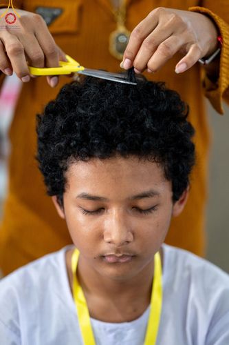 ภาพ No.132825:พิธีตัดปอยผม โครงการสามเณรฟื้นฟูพระพุทธศาสนาทั่วไทย ณ มหารัตนวิหารคด26 วัดพระธรรมกาย วันอาทิตย์ที่ 31 มีนาคม พ.ศ. 2567