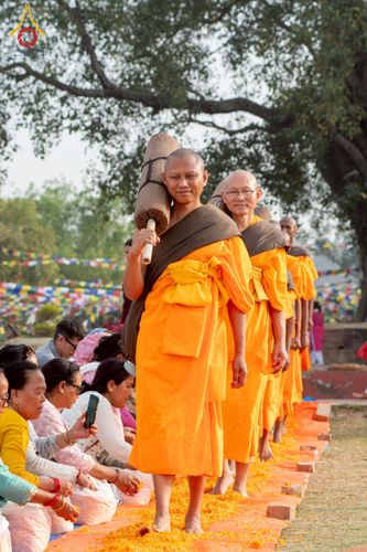 ภาพ No.212867:วันที่ 14 - 15 มีนาคม พ.ศ. 2568 คณะสงฆ์และสามเณรเดินธรรมยาตรา ในโครงการบวชสามเณรเนปาล 500 รูป ไปยังสถานที่รอบมายาเทวีและลุมพินีเกรด ณ ลุมพินี ประเทศเนปาล