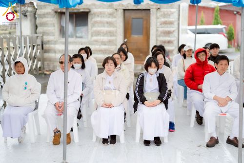 ภาพ No.220848:วันที่ 13 เมษายน พ.ศ. 2568 พิธีโปรยรัตนชาติปฐมเริ่มสถาปนาเจดีย์ และ พิธีเปิดหมู่บ้านปฏิบัติธรรม เพื่อการบรรลุธรรม ณ วัดป่าธรรมกายนานาชาติโทชิหงิ  ประเทศญี่ปุ่น