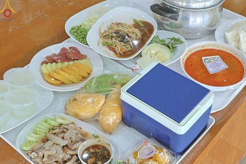 ภาพ No.220662:วันเสาร์ที่ 26 เมษายน พ.ศ.2568 (วันพระ แรม 15 ค่ำ เดือน 5) พิธีถวายภัตตาหารเมนูสวรรค์ "เพื่อการบรรลุธรรม" และ พิธีบุพเปตพลี ครั้งที่ 163 ร่วมอุทิศบุญแด่หมู่ญาติที่ล่วงลับไปแล้ว และสืบทอดอายุพระพุทธศาสนา ณ หอฉันคุณยายอาจารย์ฯ วัดพระธรรมกาย