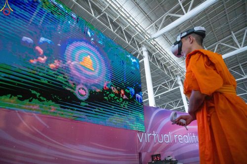 ภาพ No.80625:สามเณรชมนิทรรศการ และสื่อนวัตกรรมพระพุทธศาสนาภาพยนต์ 3 มิติ-จักรวาลนฤมิต ในโครงการบรรพชาสามเณร ฟื้นฟูพระพุทธศาสนาทั่วไทย ประจำปี 2566 ณ วัดพระธรรมกาย จ.ปทุมธานี