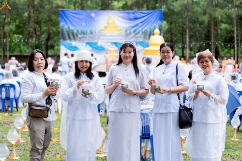 ภาพ No.238310:วันเสาร์ที่ 9 สิงหาคม พ.ศ. 2568 พิธีกลั่นแผ่นดิน โปรยทราย และจุดประทีปถวายเป็นพุทธบูชา จ.ระยอง สถาปนาองค์พระเจดีย์เพื่อสร้างสันติภาพโลก ณ ศูนย์ปฏิบัติธรรมระยอง(บ้านช่องลม) ต.บางบุตร อ.บ้านค่าย จ.ระยอง