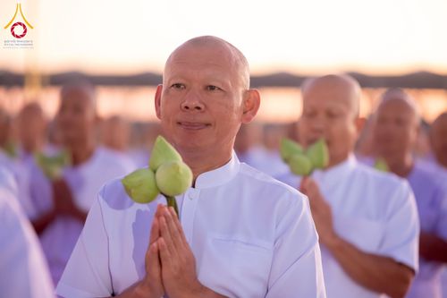 ภาพ No.276574:วันเสาร์ที่ 6 ธันวาคม  พ.ศ. 2568 พิธีเวียนประทักษิณและพิธีวันทาเจดีย์ โครงการอุปสมบทบูชาธรรมมหาปูชนียาจารย์ ประจำปี พ.ศ.2568 โครงการบวชพระนานาชาติ AEC และ WAB รุ่น CEO (นักบริหาร) รุ่นที่ 5 ณ มหาธรรมกายเจดีย์ วัดพระธรรมกาย